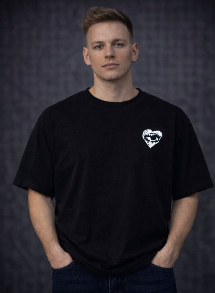 'Eyes Never Lie' Men's Oversized T-shirt (S)